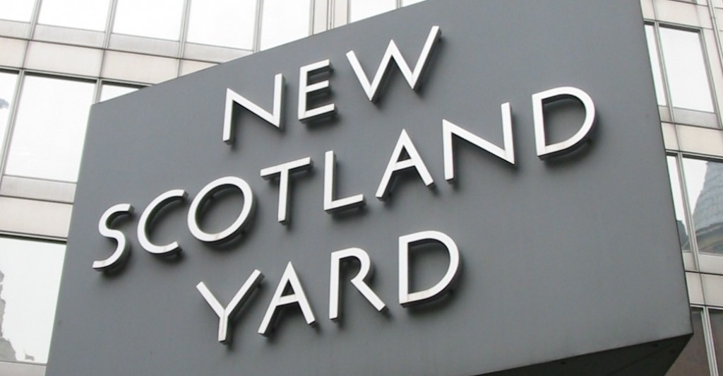 New_Scotland_Yard_sign_3