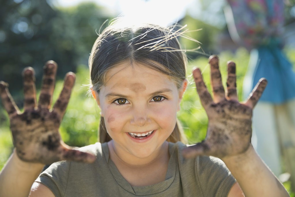 happy-girl-with-dirty-hands-istock-web