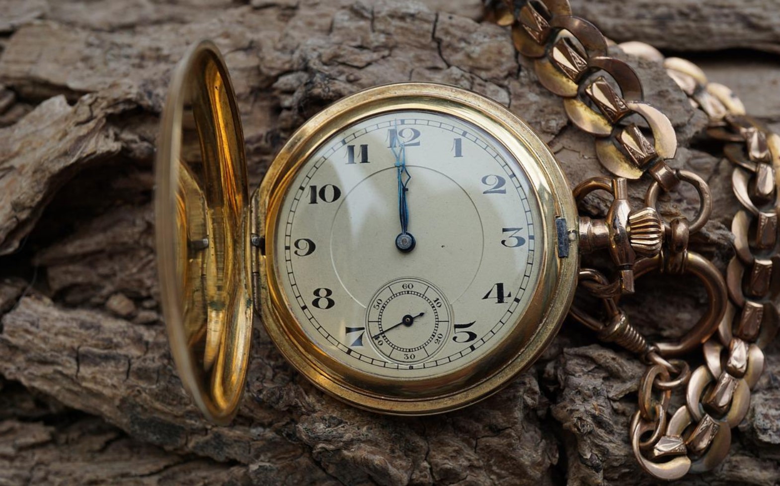 Картинка часов. Часы. Древние часы. Старые часы. Красивые старинные часы.