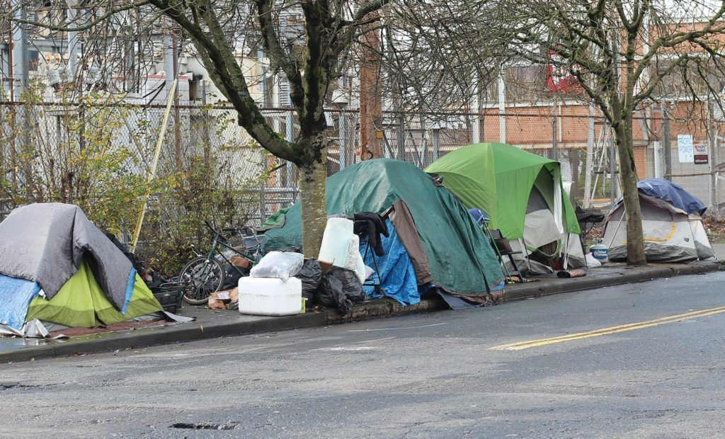 Am Rande der schlimmsten Obdachlosenkrise in der gesamten Geschichte der Vereinigten Staaten und es soll noch schlimmer werden