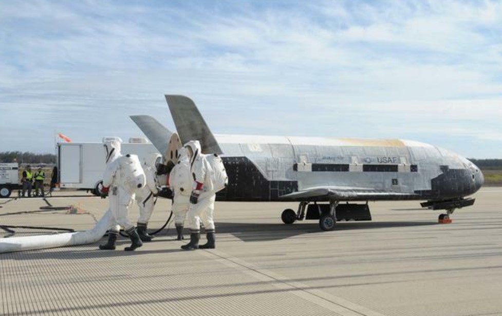 US Space Plane Orbits Earth For 900 Consecutive Days With Mysterious Payloads  Usaf-x
