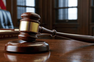 Leonardo_Kino_XL_a_judges_gavel_on_a_desk_3-fotor-2025030312117-1024x537