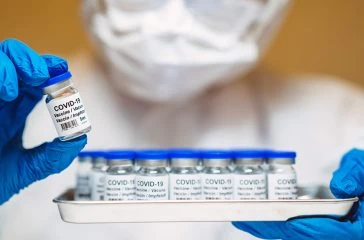 Lab-Tech-Vaccine-Vials-Covid-19 Lab-Tech-Vaccine-Vials-Covid-19