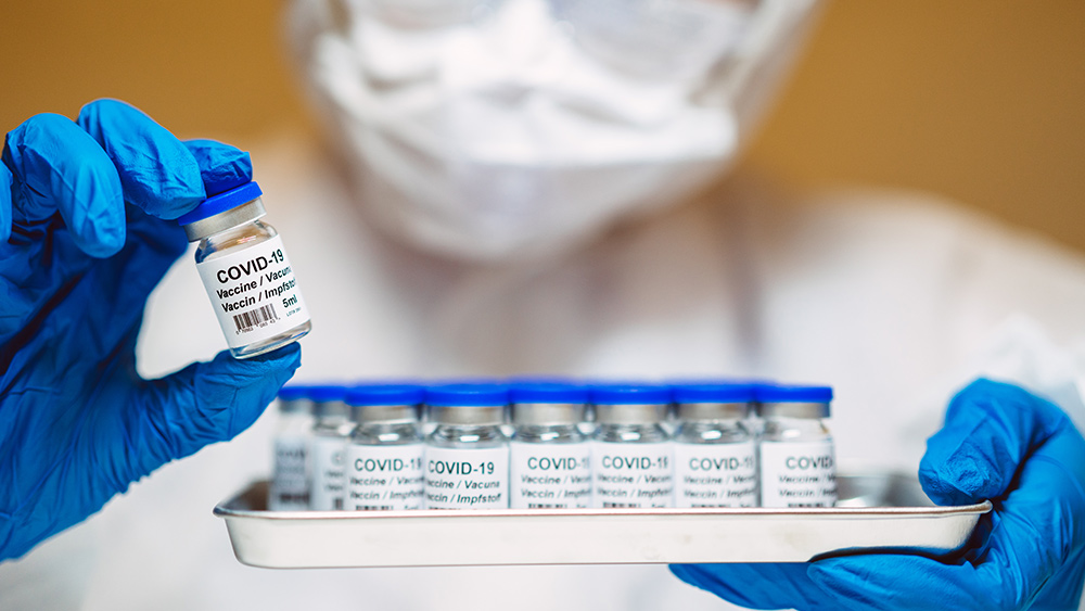 Lab-Tech-Vaccine-Vials-Covid-19 Lab-Tech-Vaccine-Vials-Covid-19