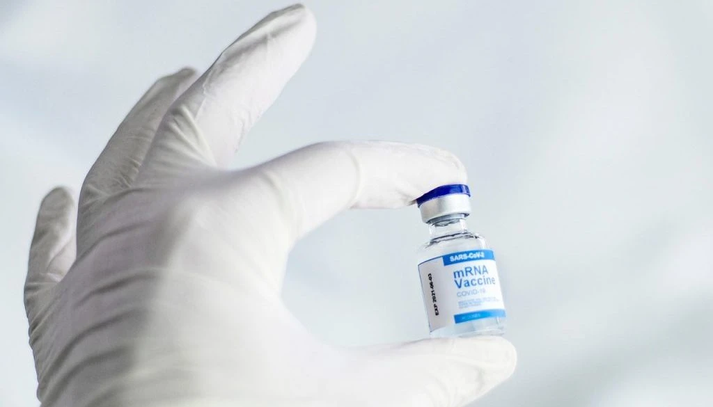 vaccine-6165772_1280