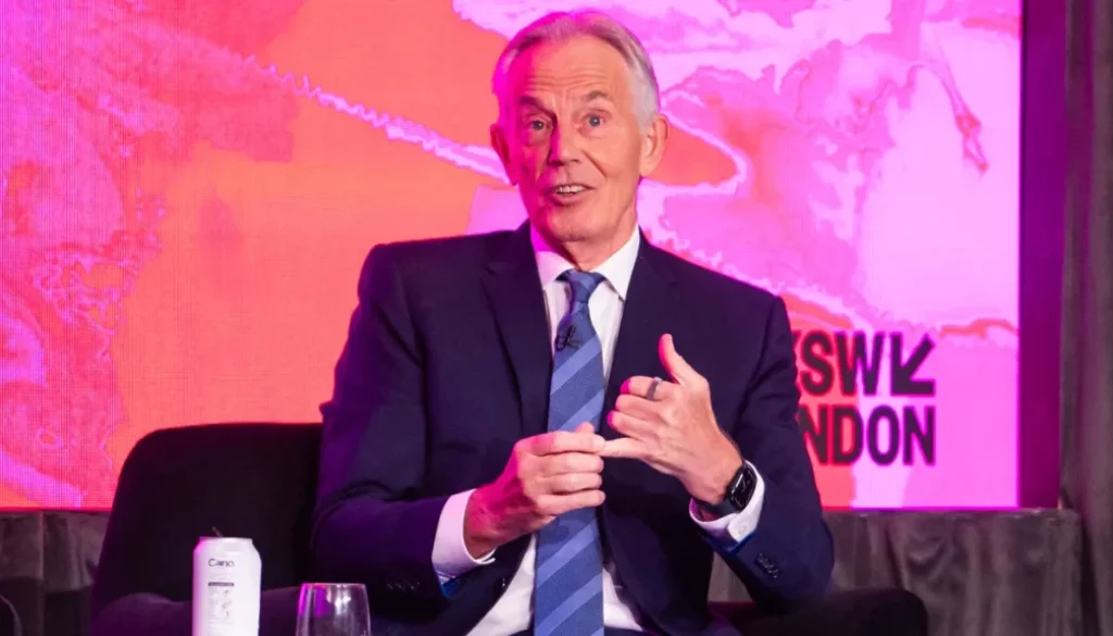 Tony Blair: Gran Bretaña debería tener médicos y enfermeras con inteligencia artificial Tony Blair: Gran Bretaña debería tener médicos y enfermeras con inteligencia artificial