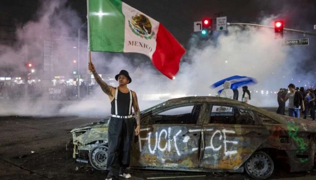 LARiots1