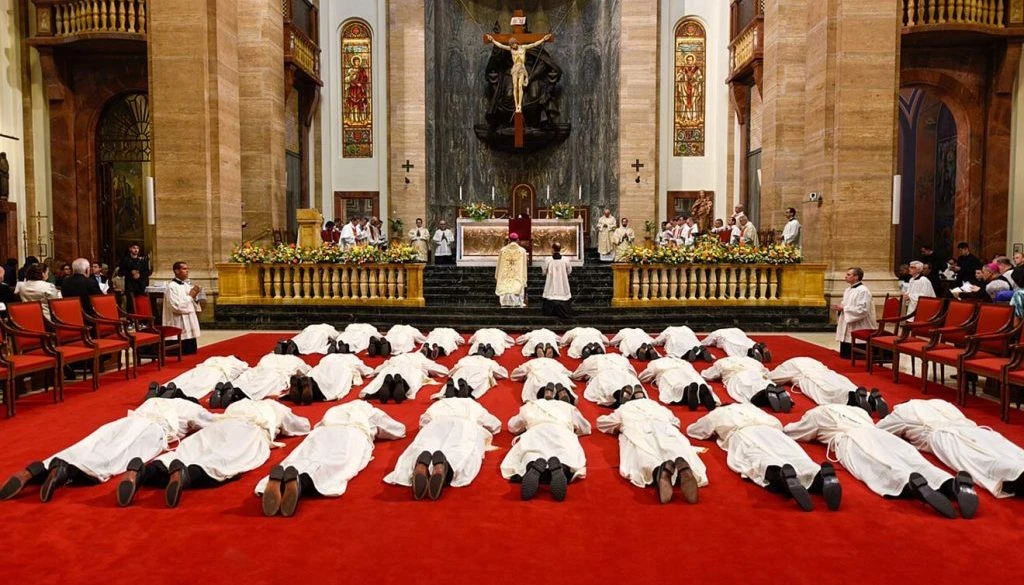 dos-alumni-se-ordenan-como-presbiteros-del-opus-dei-grid