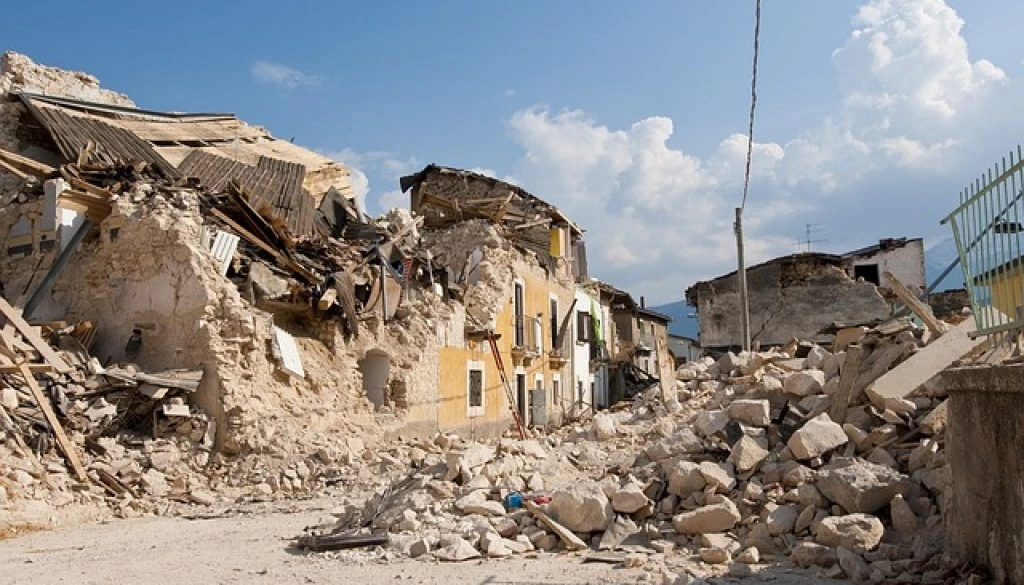 earthquake-1665878_640