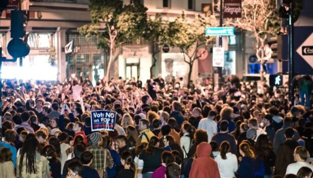 Street_Crowd-711x350