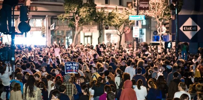 Street_Crowd-711x350