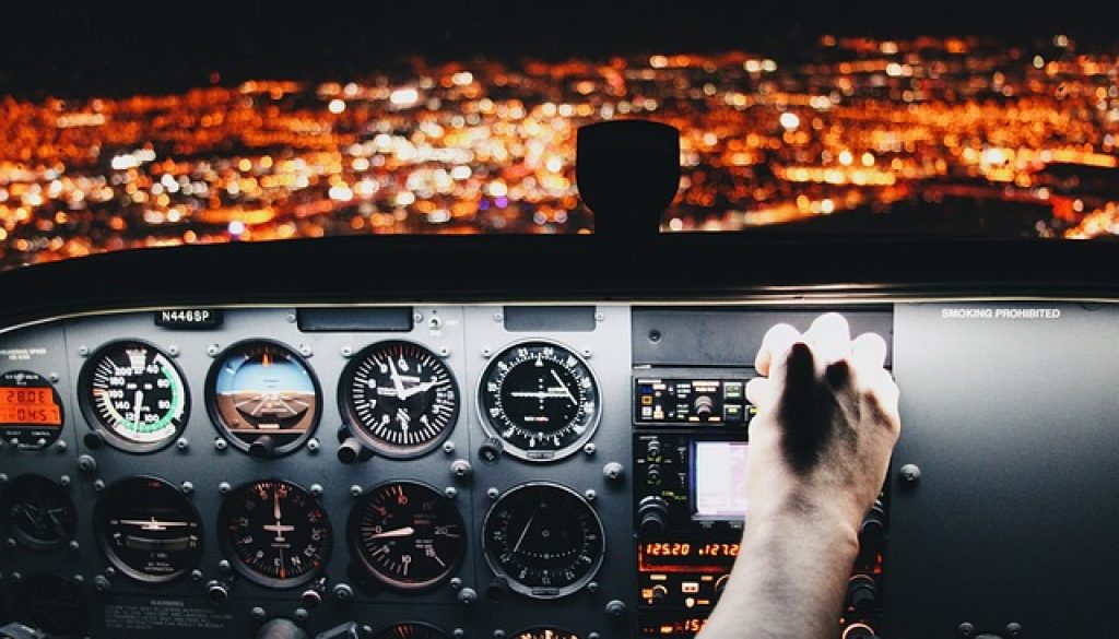 airplane-2566205_640