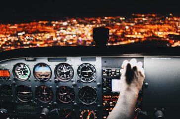 airplane-2566205_640