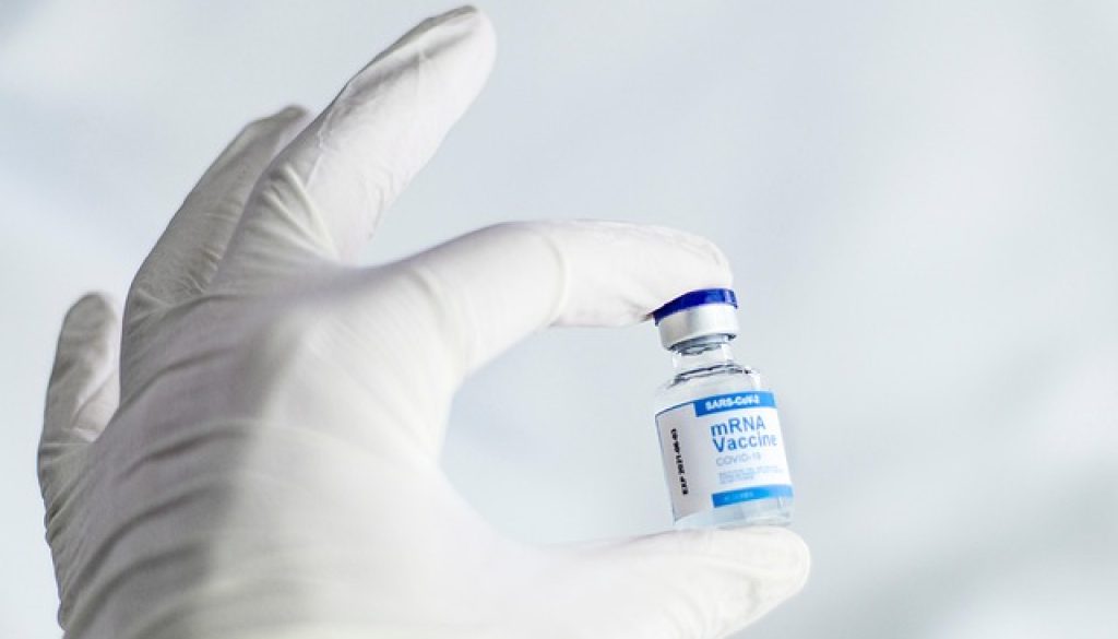 vaccine-6165772_640
