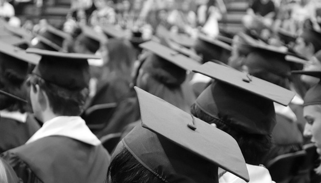 graduation-cap-3430714_640