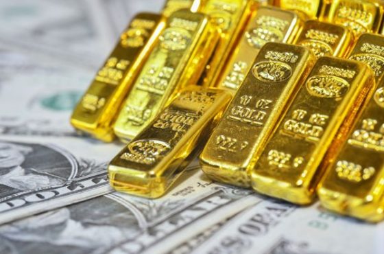 Gold,Bar,Lean,Against,Each,Other,On,The,Usd,Bills.