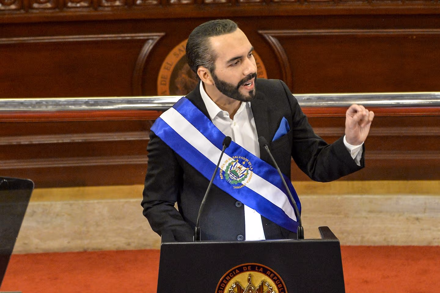 El Salvador Buys 1,090 BTC as Prices Drop and IMF Pressure Mounts