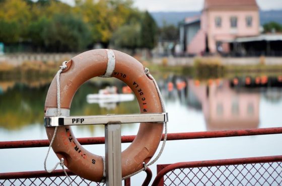 life-jacket-7875715_1280