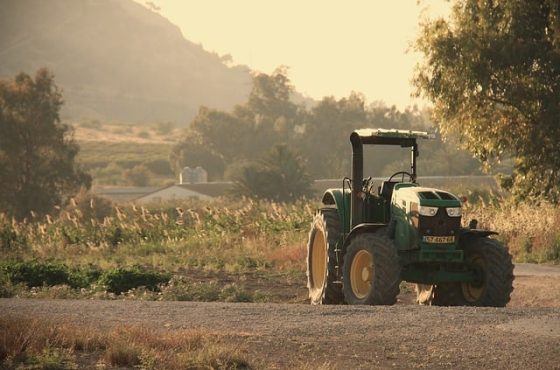 tractor-9779346_640