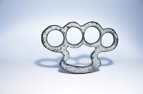 brass-knuckles-1258994_640