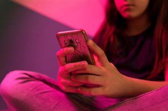 smartphone-ownership-age-12-health-risks