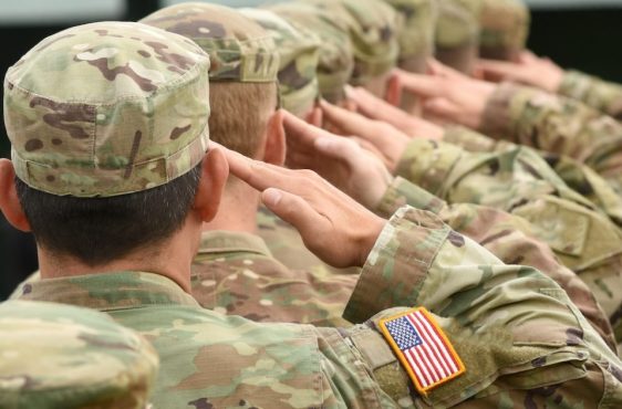 US soldiers giving salute