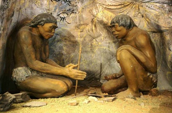 01-Diorama_cavemen_compressed