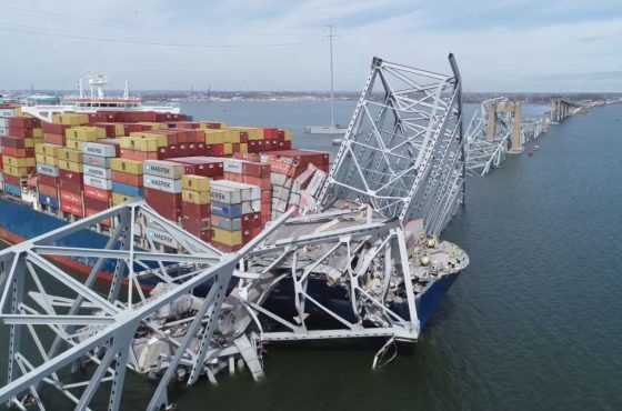 Francis_Scott_Key_Bridge_and_Cargo_Ship_Dali_NTSB_view_(cropped)