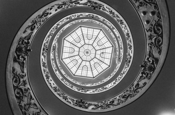 id-wirkung-stairwell-2926683_1920